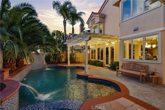 21171 Hillsdale Lane, Huntington Beach, CA 92646