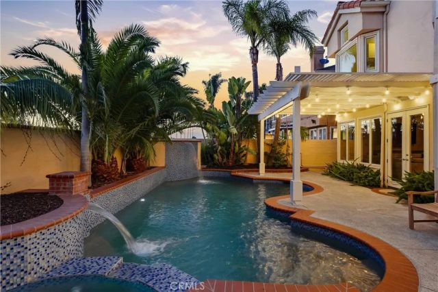 21171 Hillsdale Lane, Huntington Beach, CA 92646