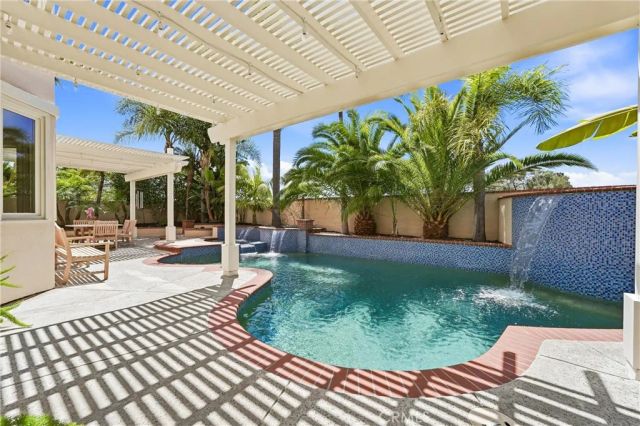 21171 Hillsdale Lane, Huntington Beach, CA 92646