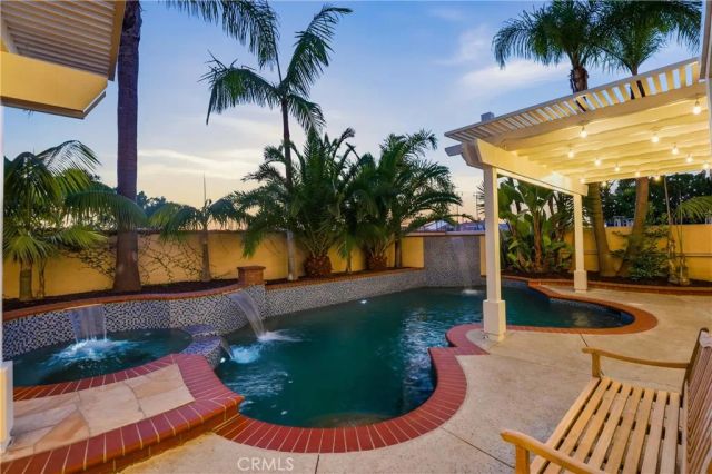 21171 Hillsdale Lane, Huntington Beach, CA 92646