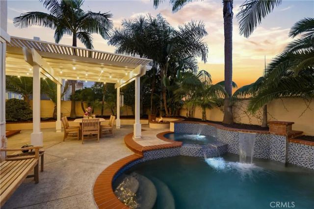 21171 Hillsdale Lane, Huntington Beach, CA 92646