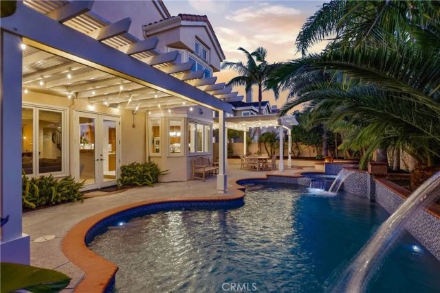 21171 Hillsdale Lane, Huntington Beach, CA 92646