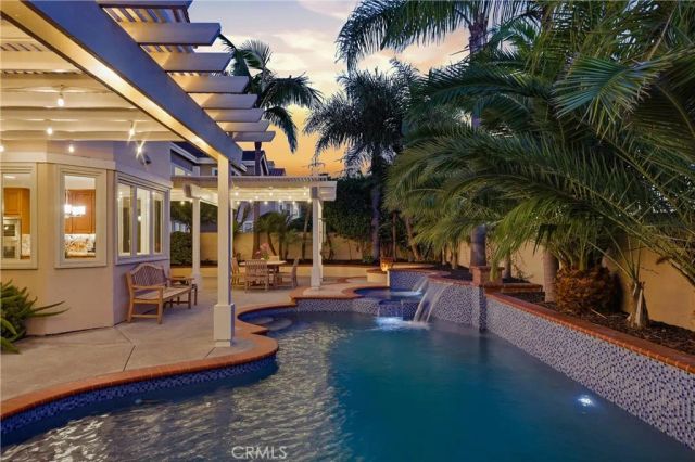 21171 Hillsdale Lane, Huntington Beach, CA 92646
