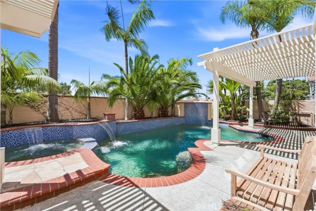 21171 Hillsdale Lane, Huntington Beach, CA 92646