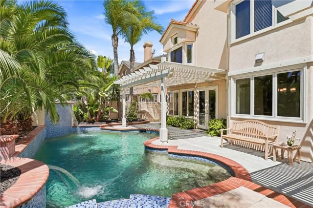 21171 Hillsdale Lane, Huntington Beach, CA 92646