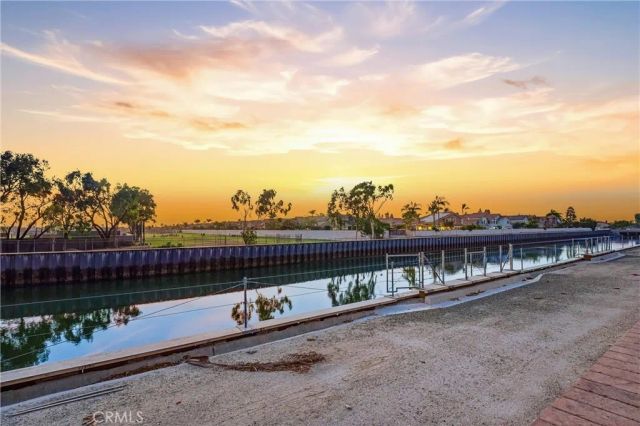 21171 Hillsdale Lane, Huntington Beach, CA 92646