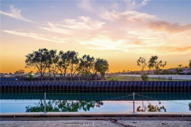 21171 Hillsdale Lane, Huntington Beach, CA 92646