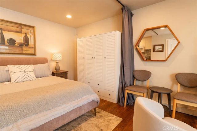 327 3rd Street V, Laguna Beach, CA 92651