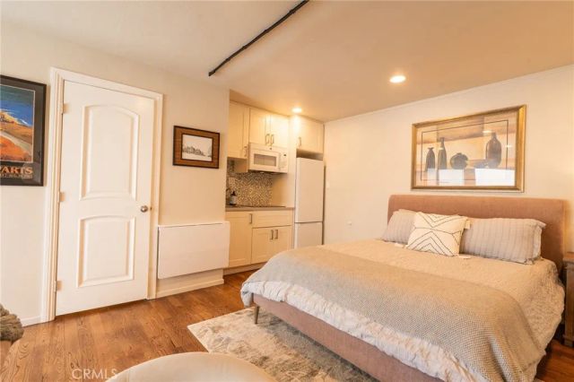 327 3rd Street V, Laguna Beach, CA 92651