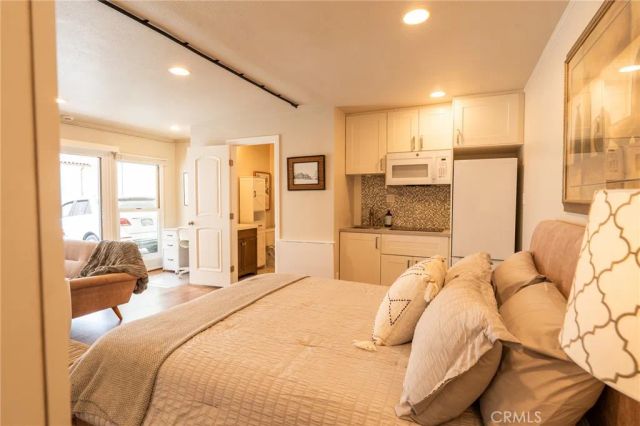 327 3rd Street V, Laguna Beach, CA 92651