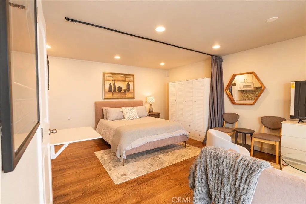 327 3rd Street V, Laguna Beach, CA 92651