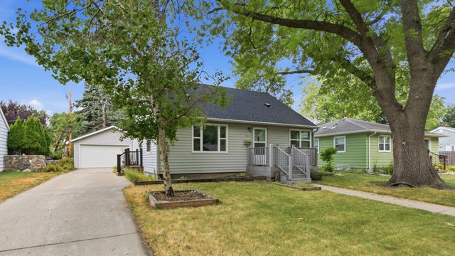 2018 8th Street N, Fargo, ND 58102
