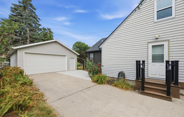 2018 8th Street N, Fargo, ND 58102