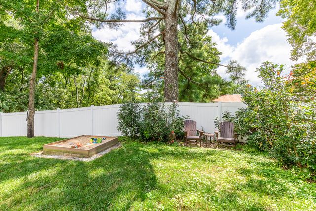 512 Twin Oaks Cir, Nashville, TN 37211