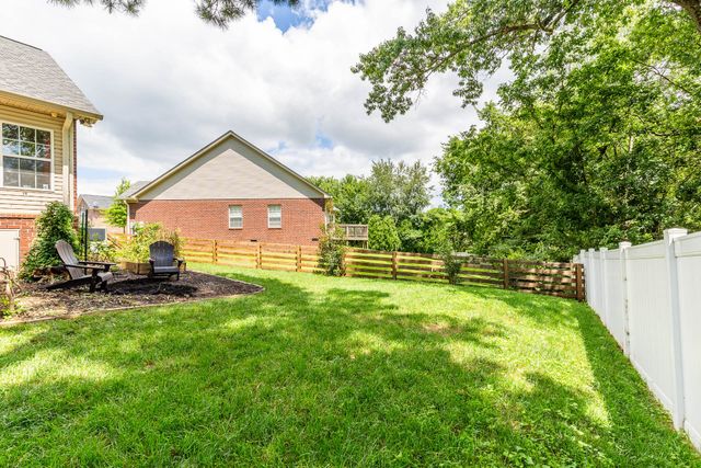 512 Twin Oaks Cir, Nashville, TN 37211