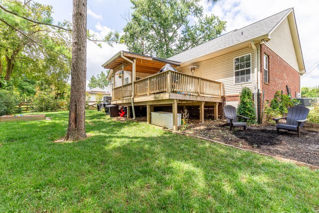 512 Twin Oaks Cir, Nashville, TN 37211