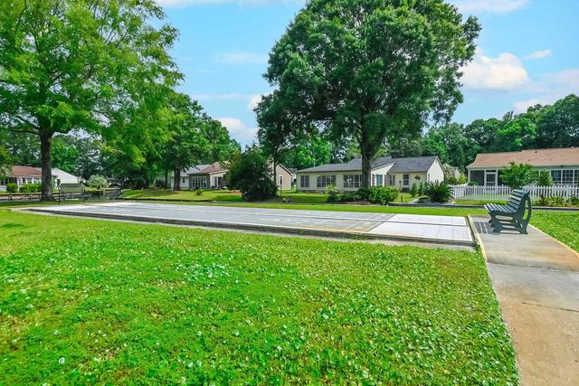 147 Woodlake Dr., Murrells Inlet, SC 29576