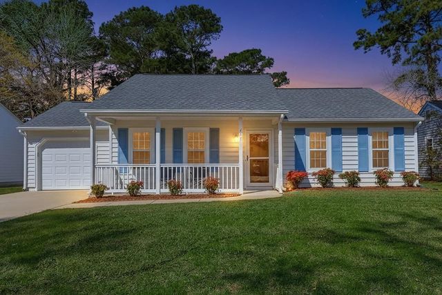 147 Woodlake Dr., Murrells Inlet, SC 29576
