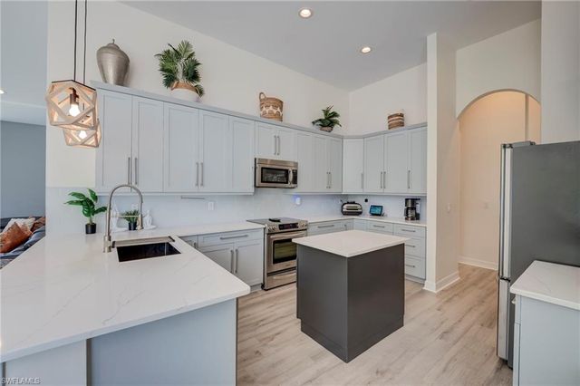 2112 Amargo WAY, Naples, FL 34119