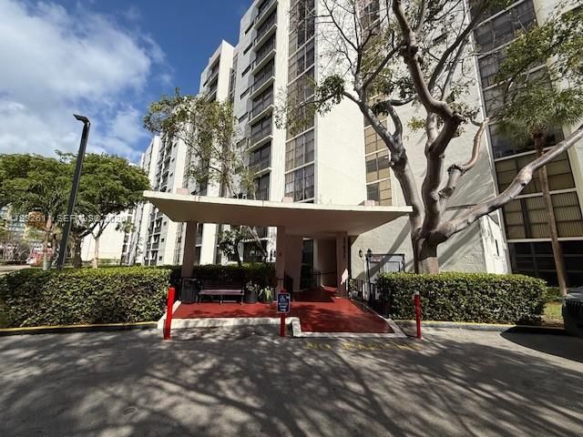 17021 N Bay Rd 216, Sunny Isles Beach, FL 33160