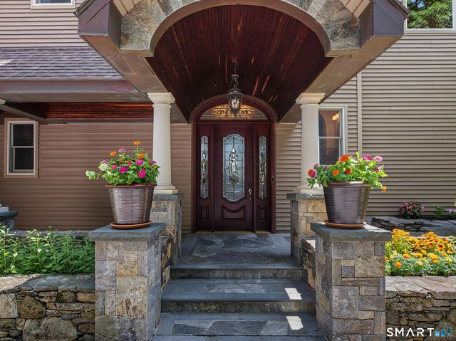 25 Clintonville Road, North Haven, CT 06473