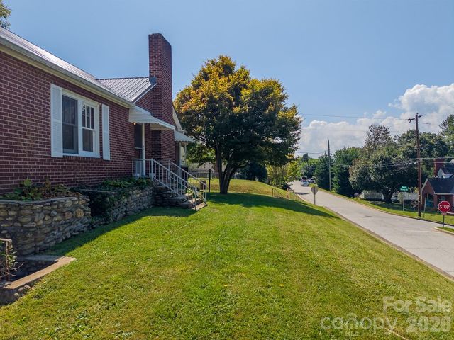 314 Trammell Avenue, Canton, NC 28716