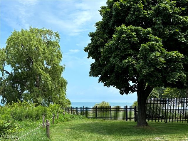 16 Billow Beach Road, Ashtabula, OH 44004