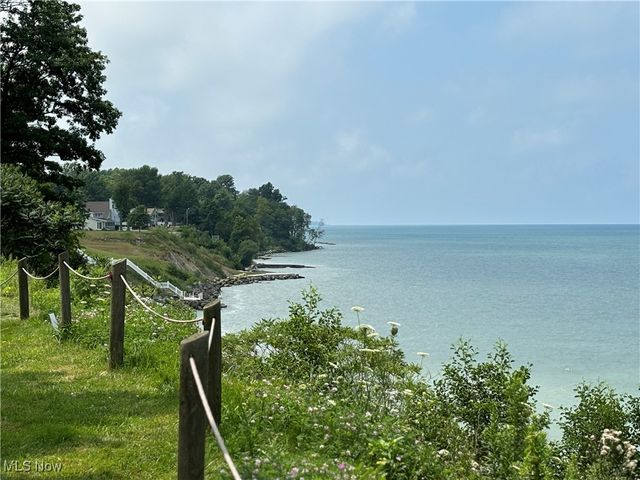 16 Billow Beach Road, Ashtabula, OH 44004