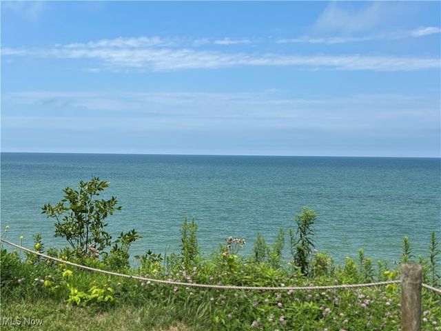 16 Billow Beach Road, Ashtabula, OH 44004
