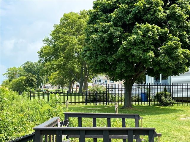 16 Billow Beach Road, Ashtabula, OH 44004