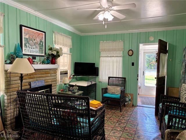 16 Billow Beach Road, Ashtabula, OH 44004