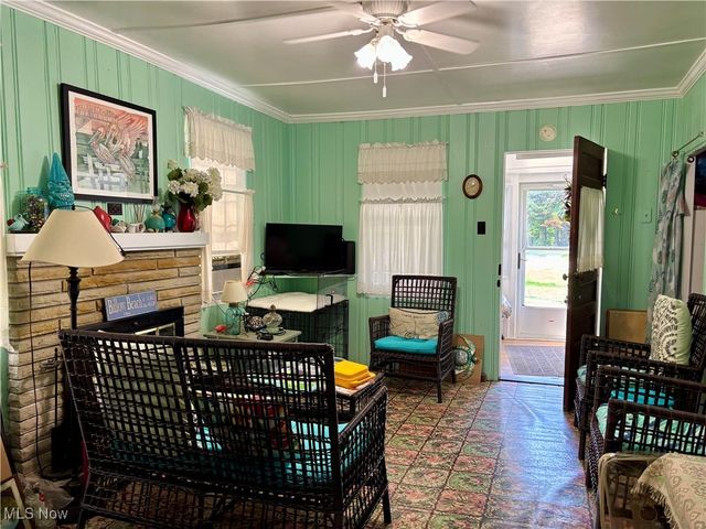 16 Billow Beach Road, Ashtabula, OH 44004