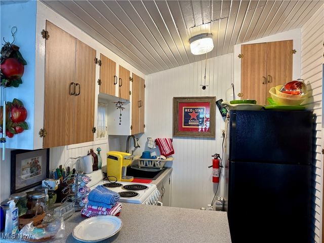 16 Billow Beach Road, Ashtabula, OH 44004