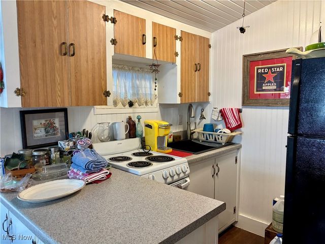 16 Billow Beach Road, Ashtabula, OH 44004