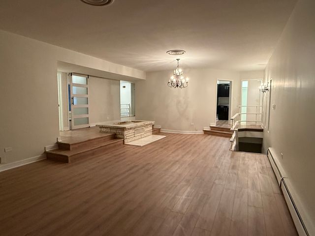 2435 N 76th Court 2w, Elmwood Park, IL 60707