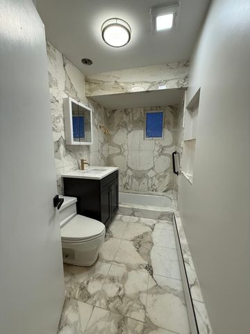 2435 N 76th Court 2w, Elmwood Park, IL 60707