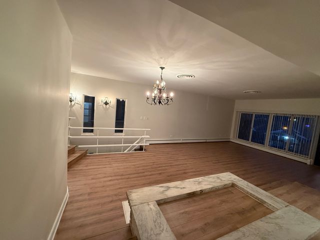 2435 N 76th Court 2w, Elmwood Park, IL 60707