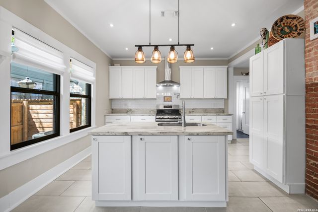 821 W CRAIG PL, San Antonio, TX 78212