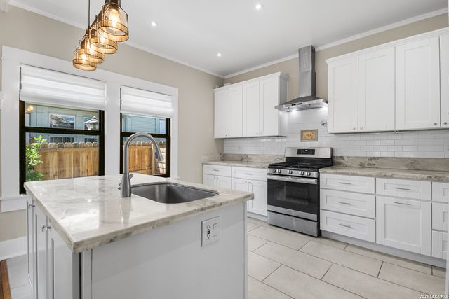 821 W CRAIG PL, San Antonio, TX 78212