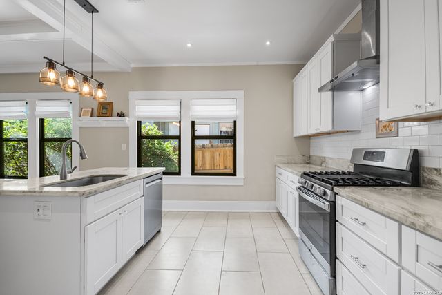 821 W CRAIG PL, San Antonio, TX 78212