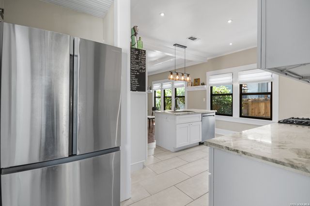 821 W CRAIG PL, San Antonio, TX 78212