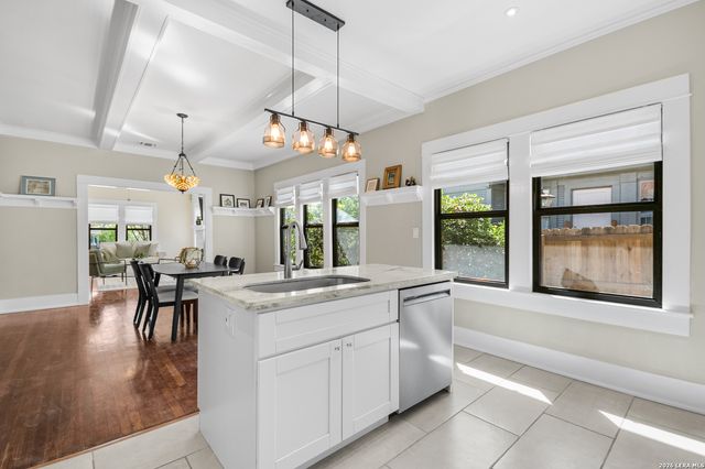 821 W CRAIG PL, San Antonio, TX 78212