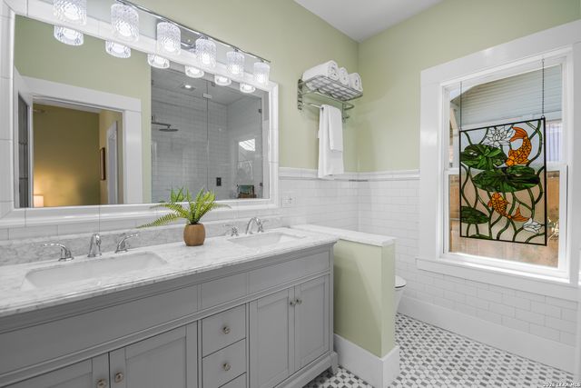 821 W CRAIG PL, San Antonio, TX 78212