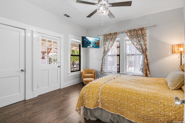 821 W CRAIG PL, San Antonio, TX 78212