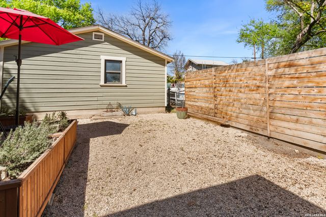 821 W CRAIG PL, San Antonio, TX 78212