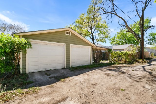 821 W CRAIG PL, San Antonio, TX 78212