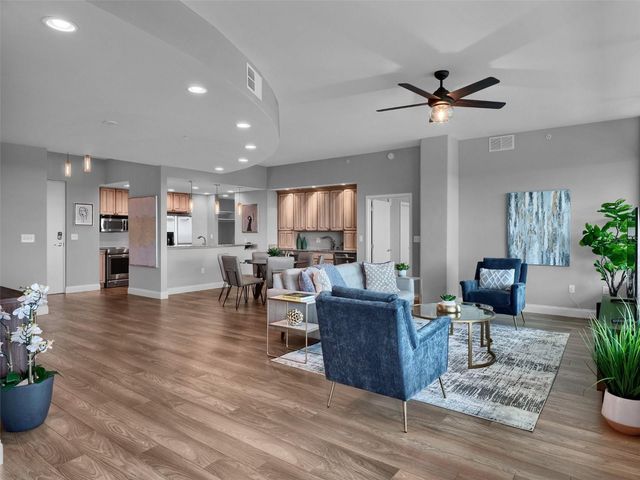 525 E JACKSON STREET, Orlando, FL 32801