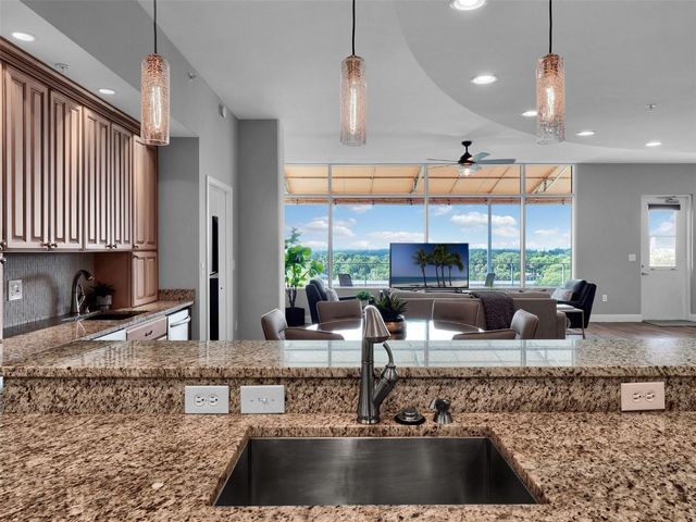 525 E JACKSON STREET, Orlando, FL 32801