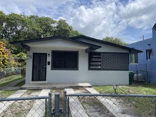 1019 NW 52nd St A, Miami, FL 33127