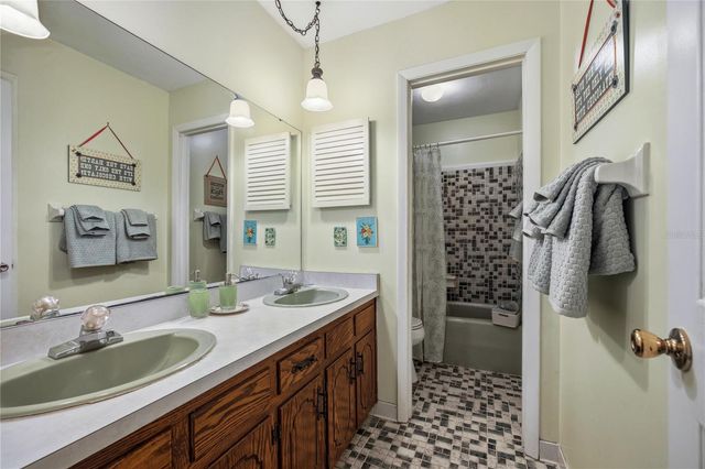 5725 NW 63RD COURT, Gainesville, FL 32653